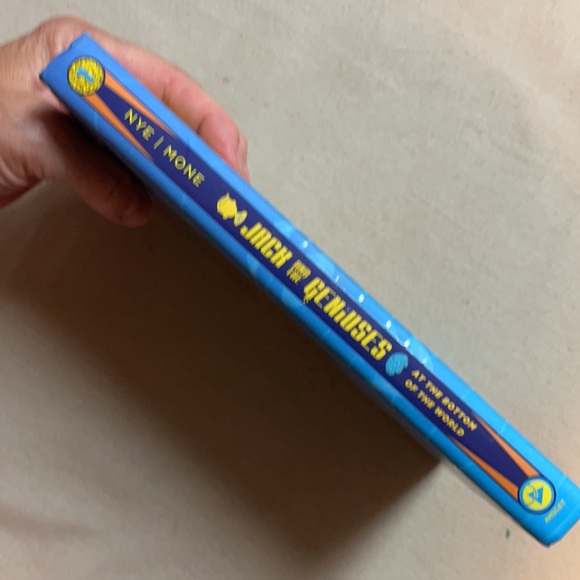 📚2/$6 🎁At the Bottom of the World: Jack and the… - Picture 4 of 12